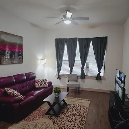 Midtown Downtown Breeze Apartment
